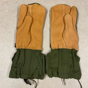 US. Military  Insert Mitten Set Flyer’s Cold Weather,Size Medium,New